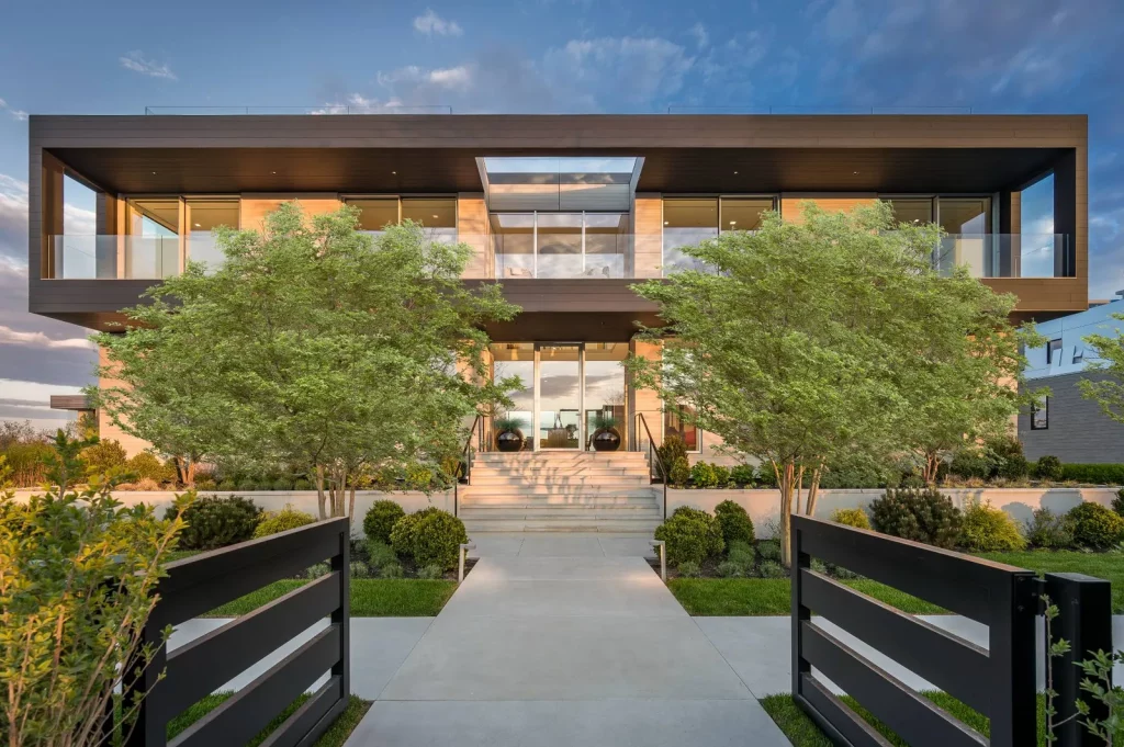 Oceanfront Luxury Home in Water Mill